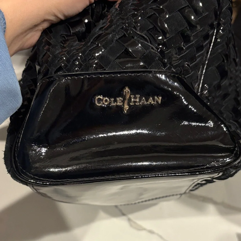 Cole Haan Black Woven Patent Leather & Suede Shoulder Bag, Purple Lining. - Picture 6 of 9